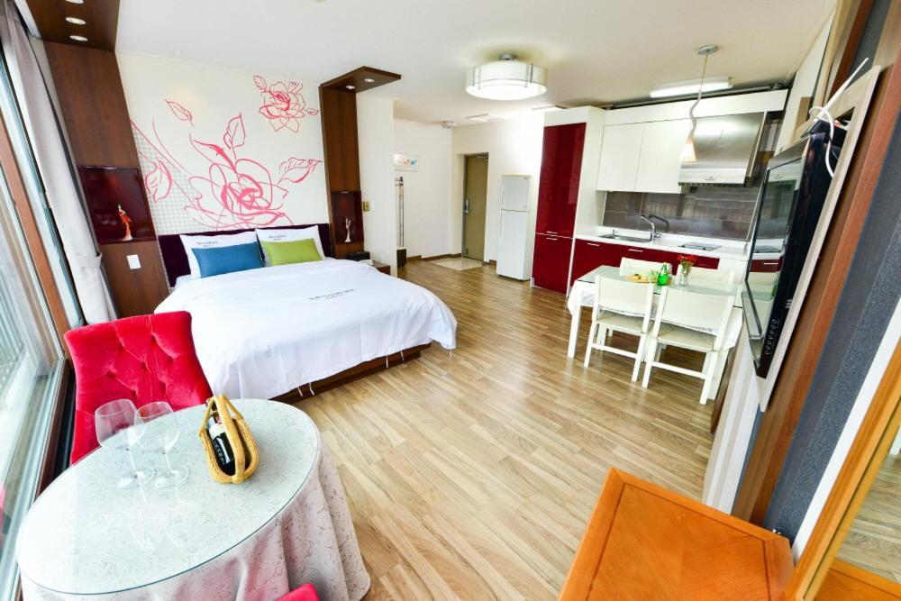 גאפיאונג Moonlight Blue Pension מראה חיצוני תמונה